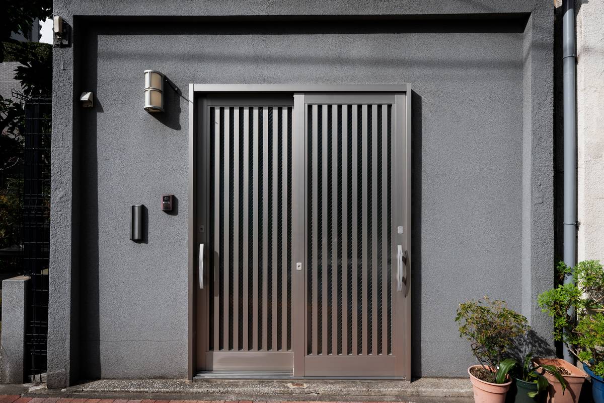 porta de ferro preta para sala