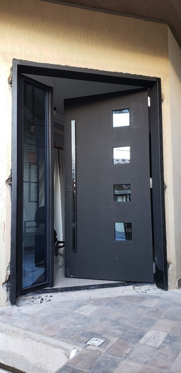 porta de ferro com pintura eletrostática