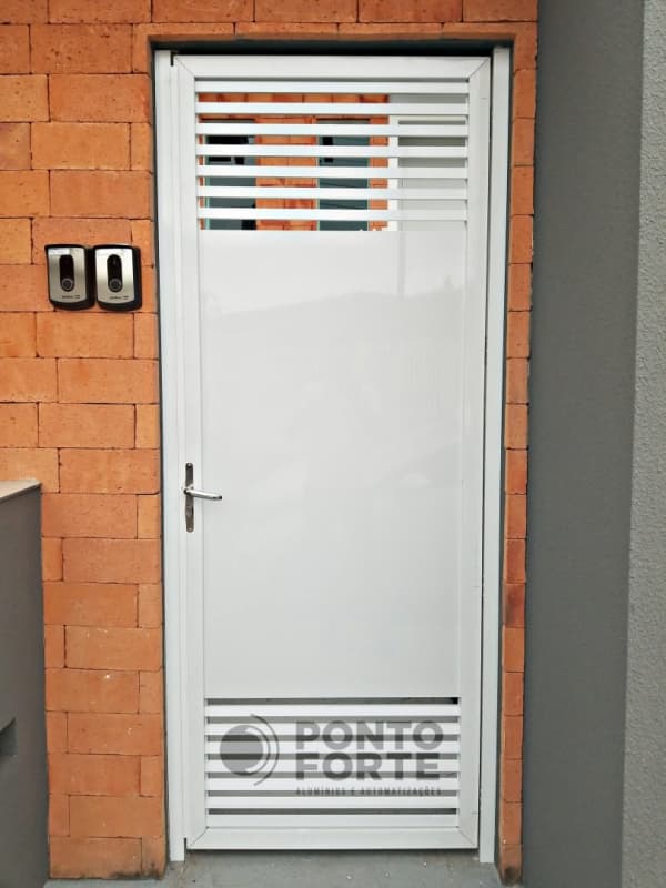 porta de ferro para entrada principal