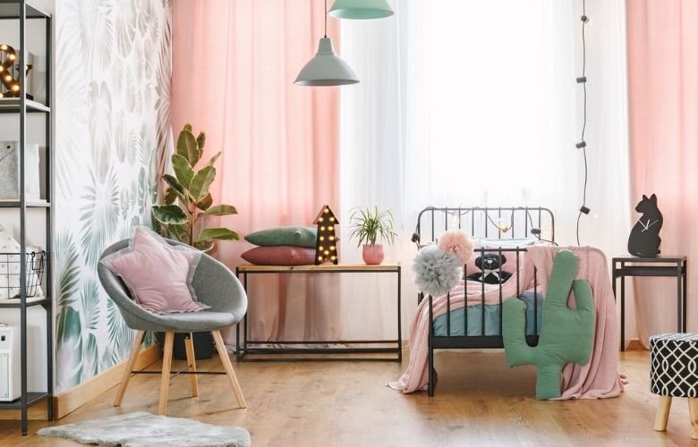 quarto infantil compacto e organizado