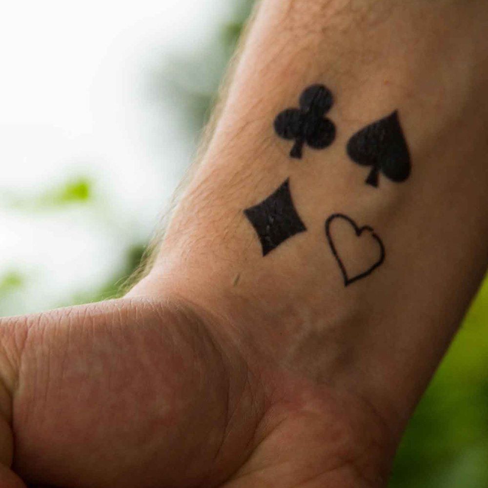 tatuagem pequena feminina 5cm