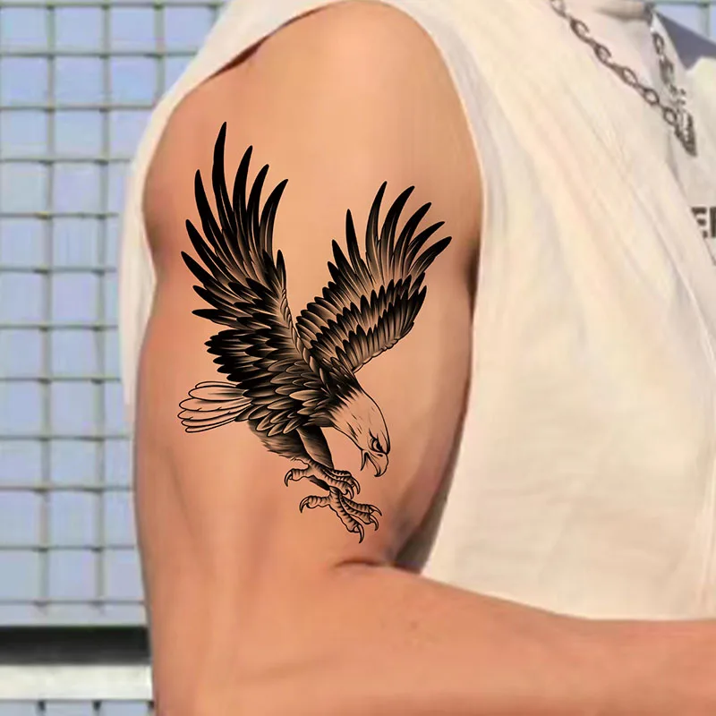 tatuagem de águia feminina