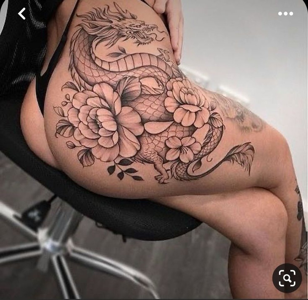 tatuagem delicada atrás da coxa