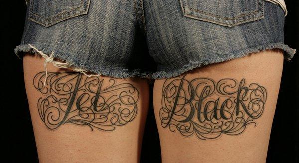 tatuagem blackwork coxa