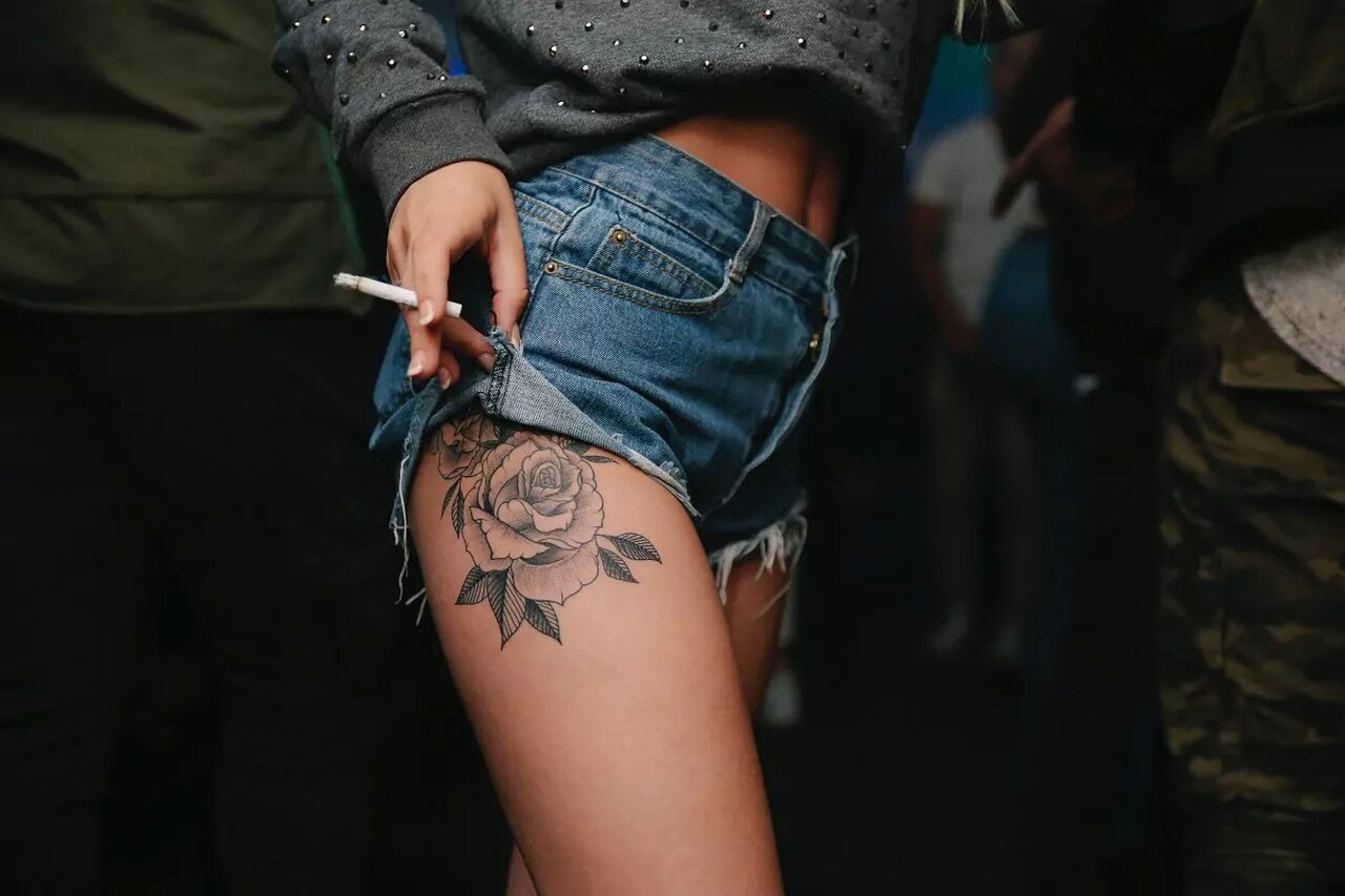 dor tatuagem coxa