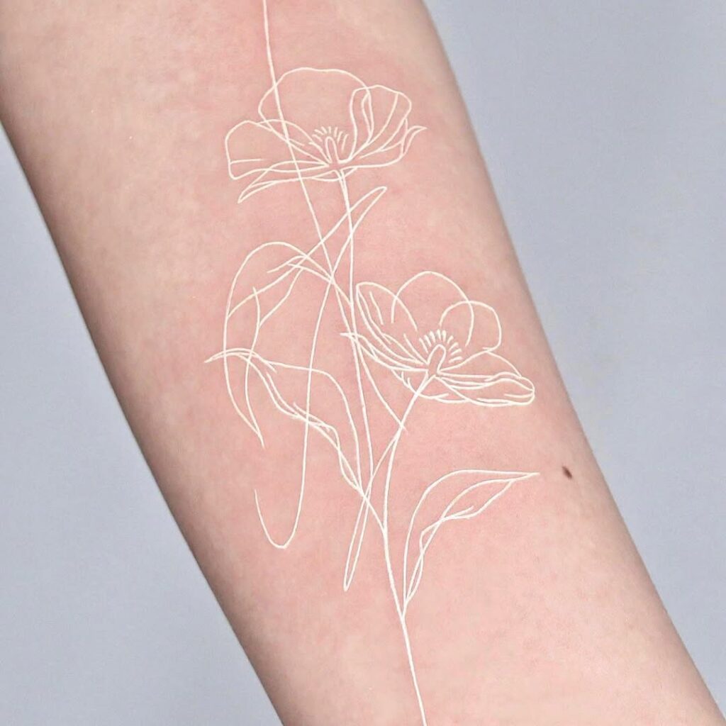 tatuagem branca amarela