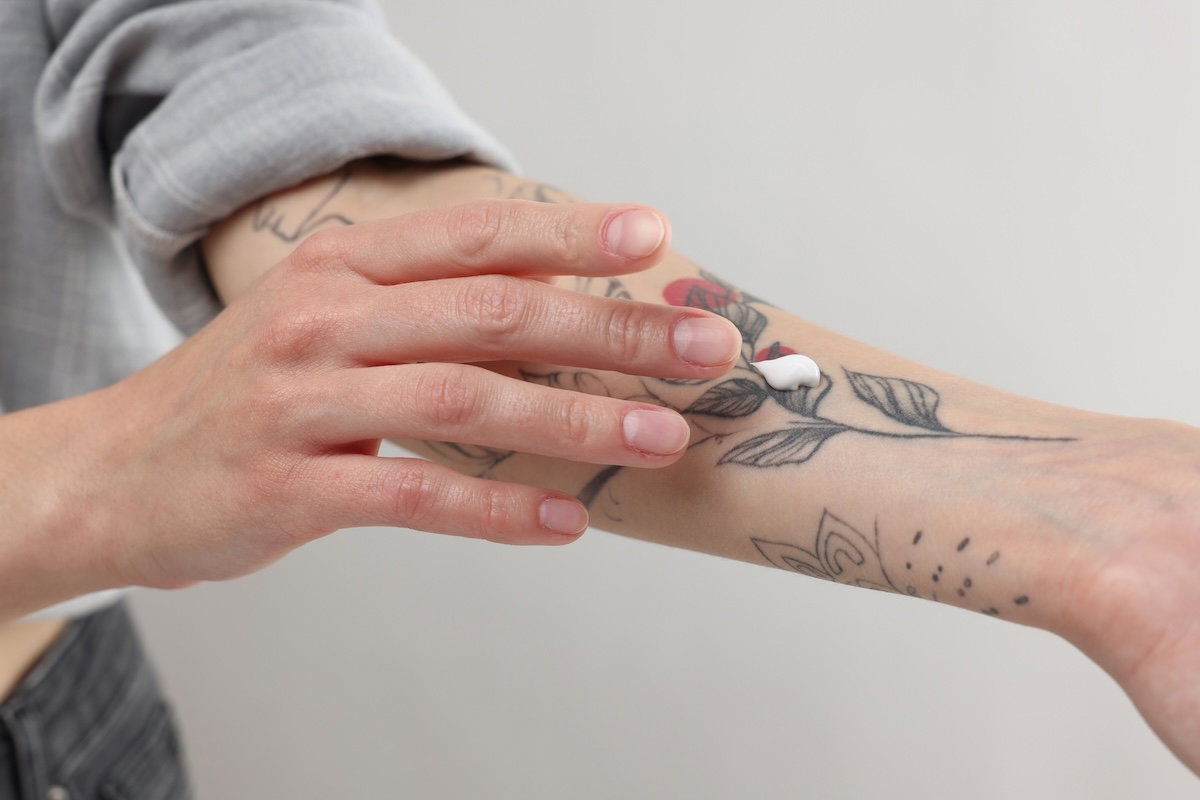 tatuagem infeccionada sintomas