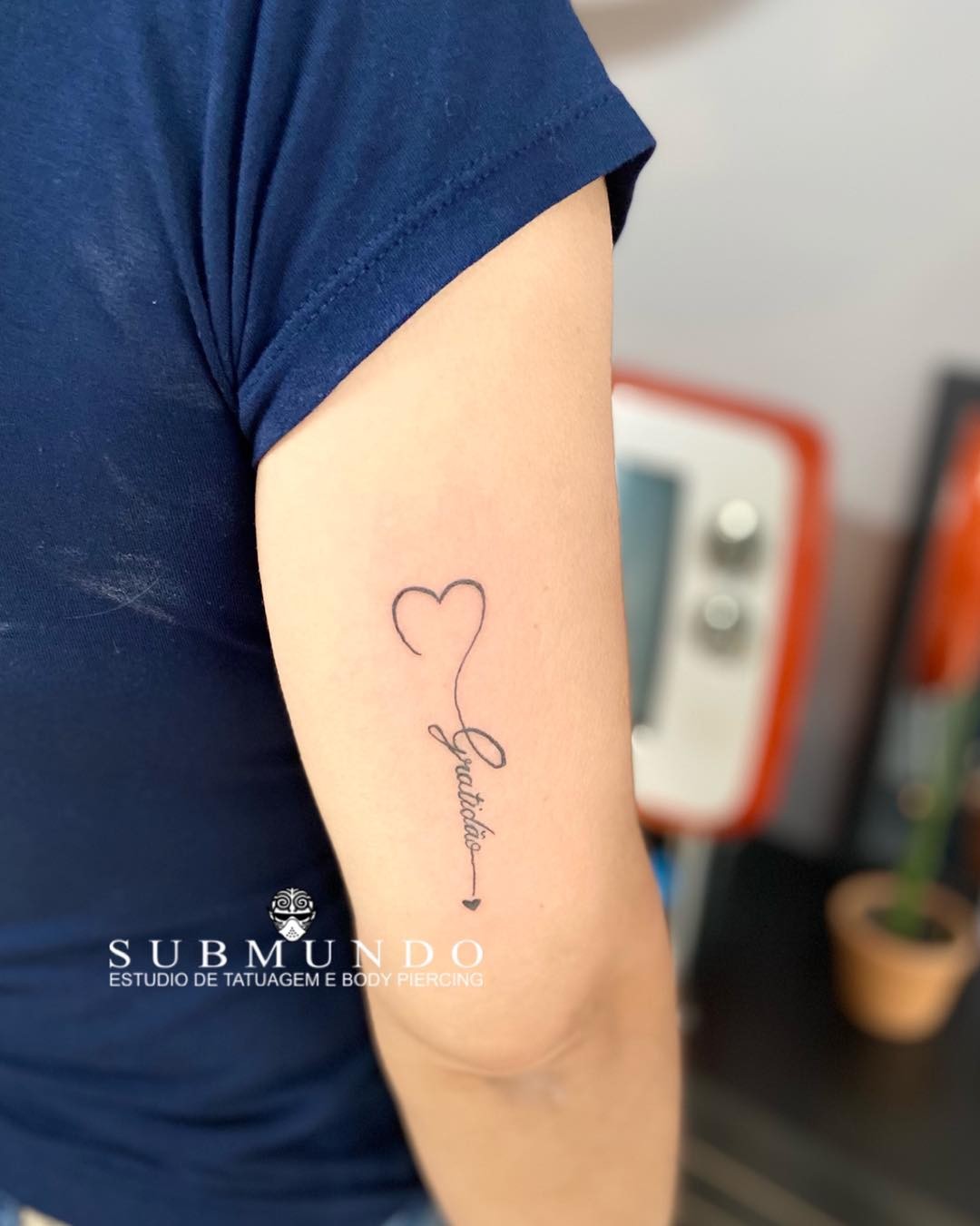 tatuagem coração fineline
