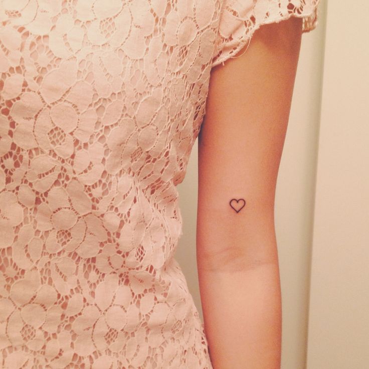 tatuagem coração preto e branco