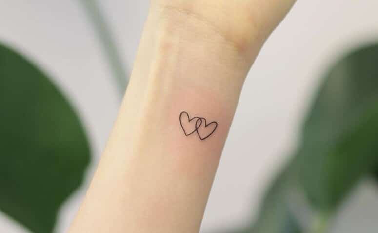 tatuagem coração fineline