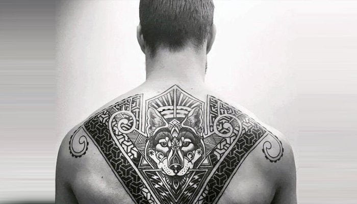 melhores tatuadores costas masculina
