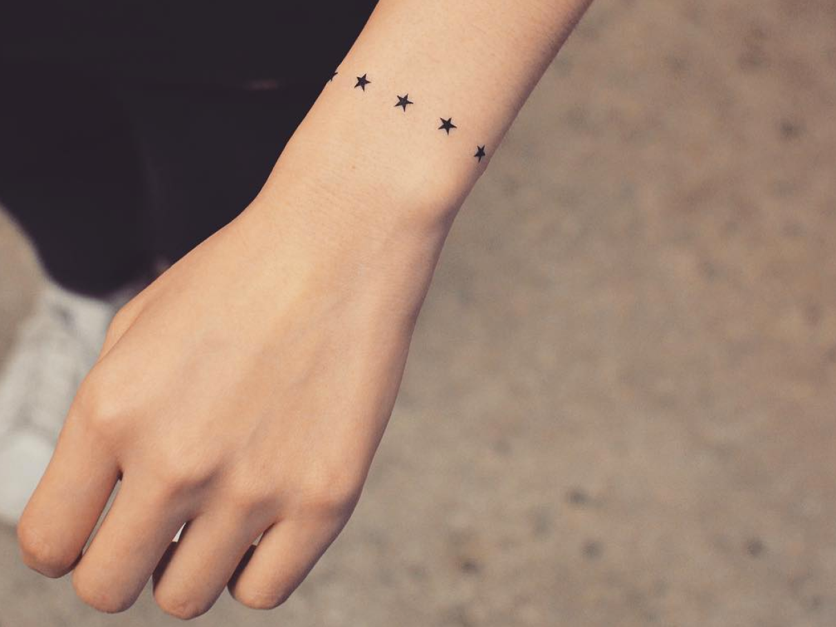 tatuagem bracelete bíceps