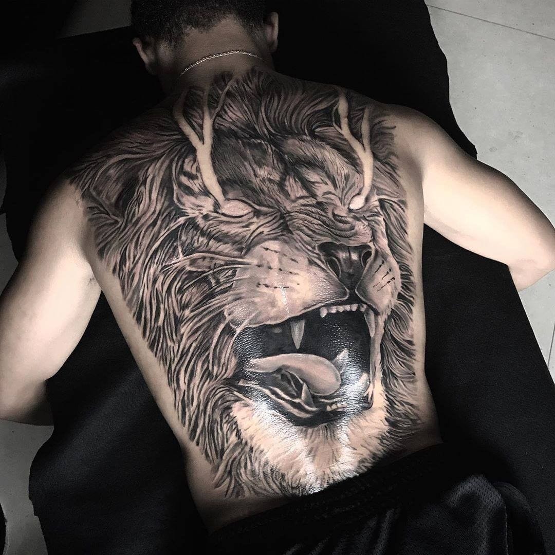 tatuagem leão tornozelo