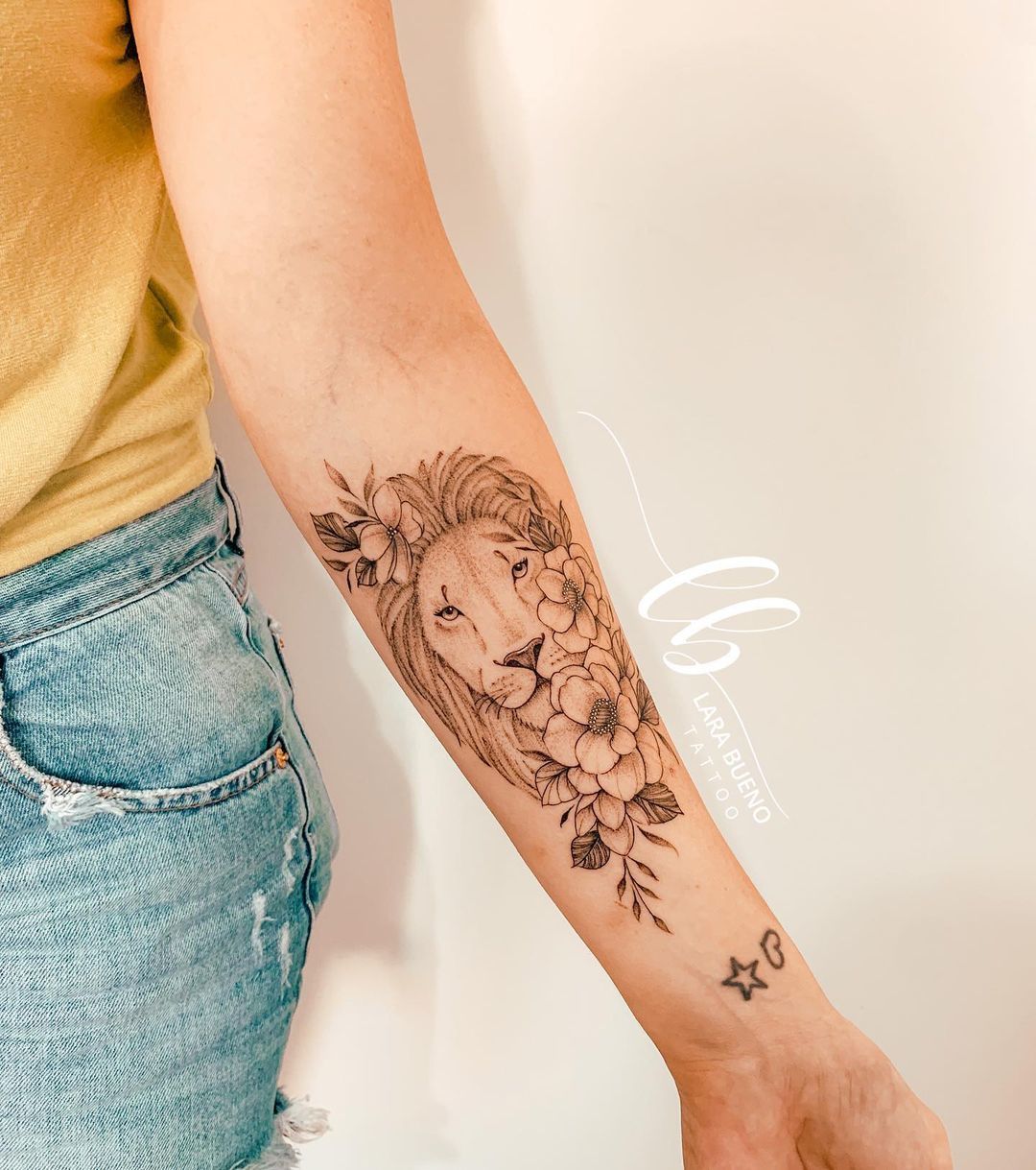 tatuagem leão geométrico