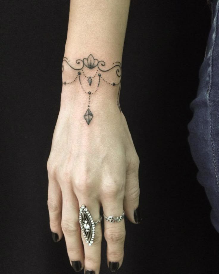 tatuagem de tornozelo pulseira