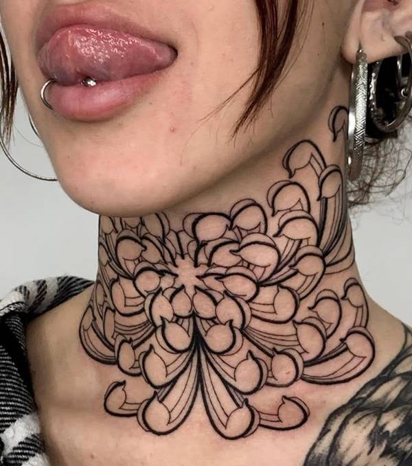 tatuagem rosa blackwork pescoço