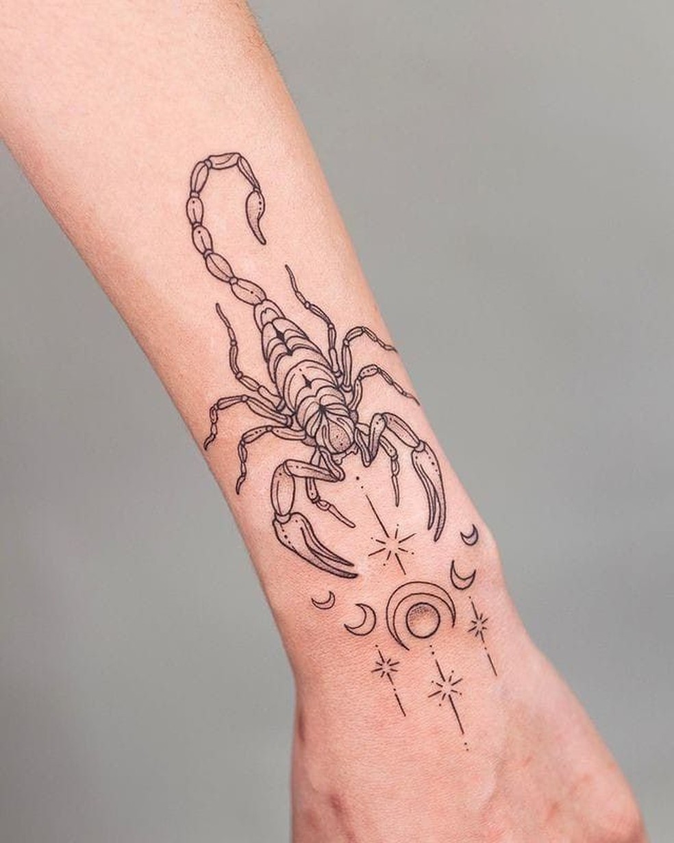 tatuagem de escorpião feminina
