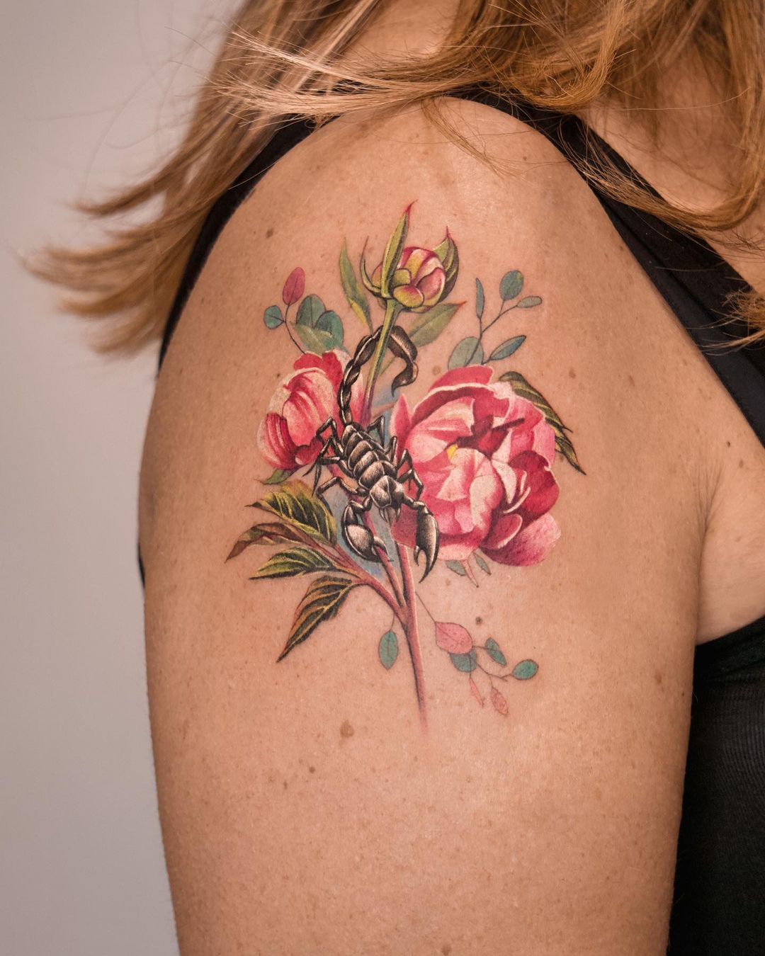 tatuagem escorpião costas
