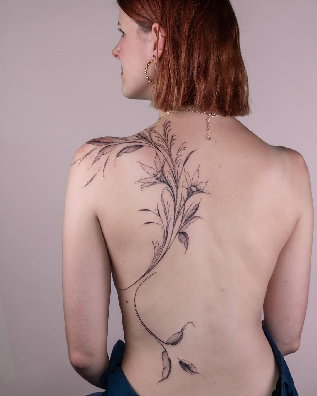 tatuagem feminina nas costas borboleta