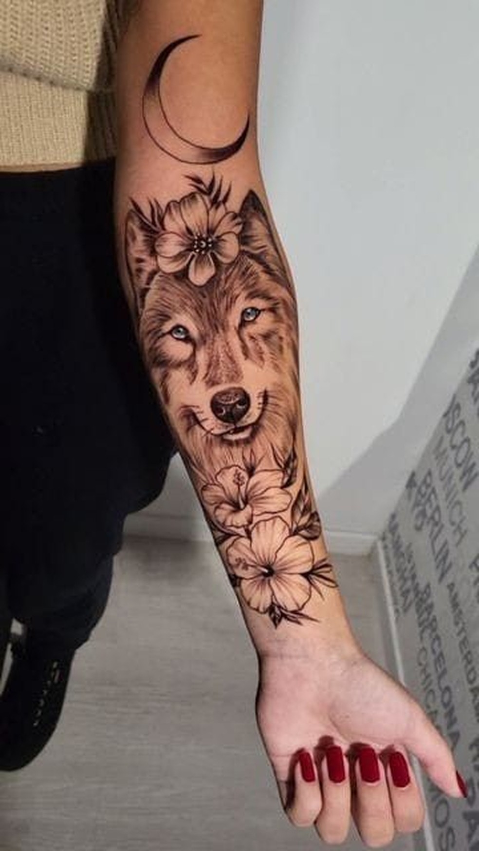 tatuagem feminina com mandalas braço