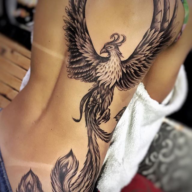 tatuagem fênix aquarela feminina