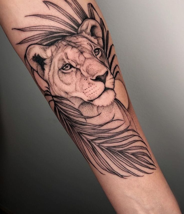 tatuagem leoa com filhotes