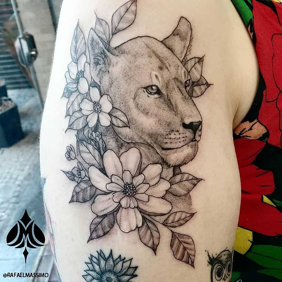 tatuagem leoa floral