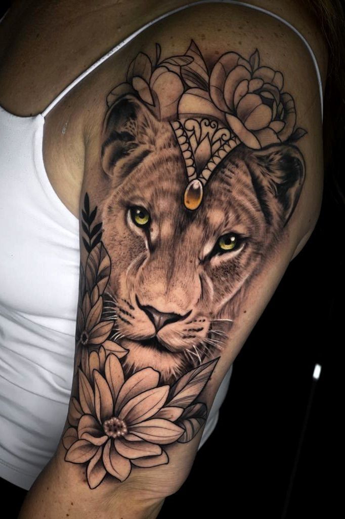 tatuagem leoa floral
