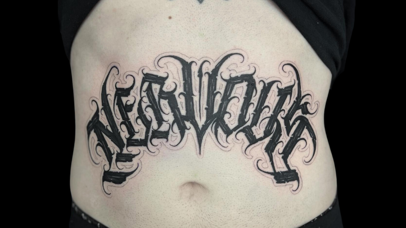 tatuagem minimalista lettering