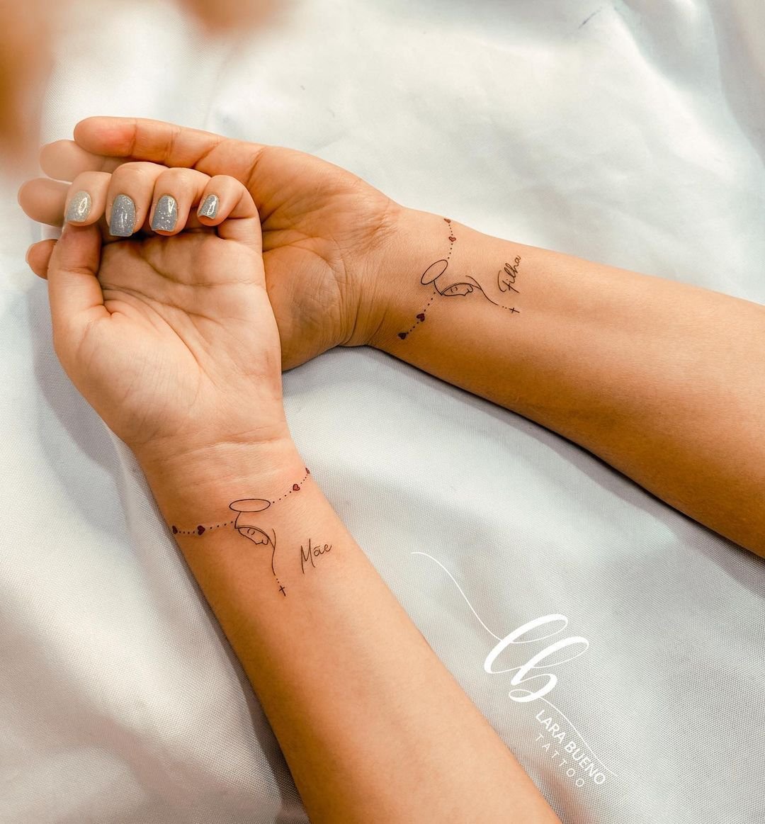 tatuagem mãe e filha minimalista