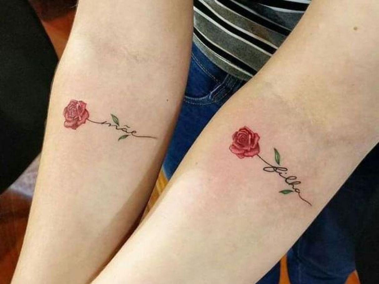 tatuagem mãe e filha fineline