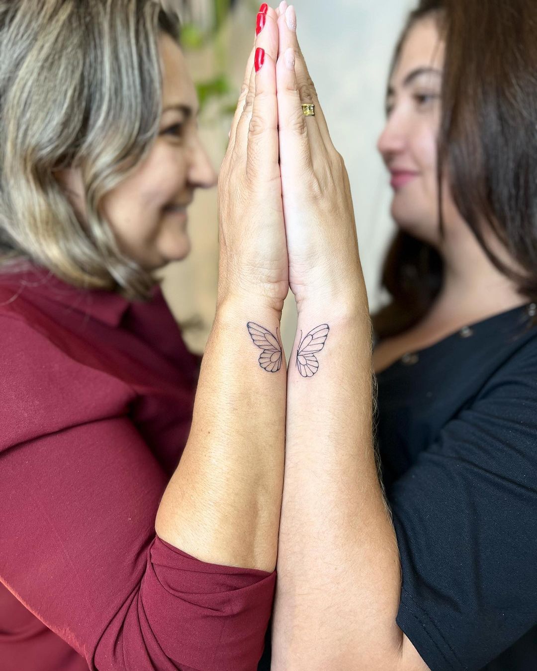 tatuagem mãe e filha minimalista