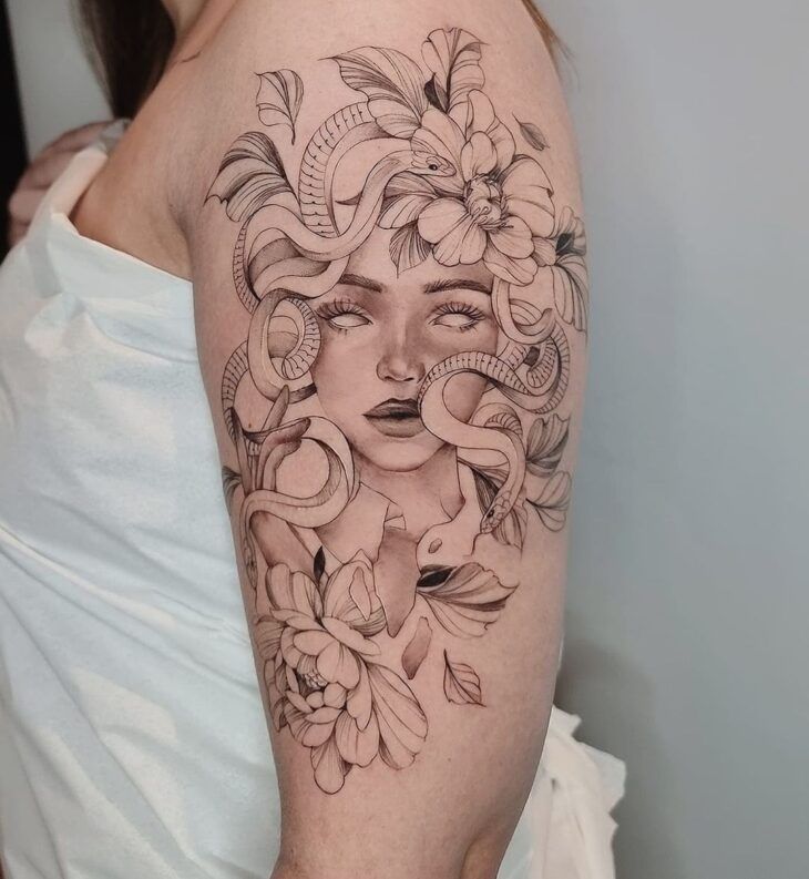 tatuagem medusa minimalista