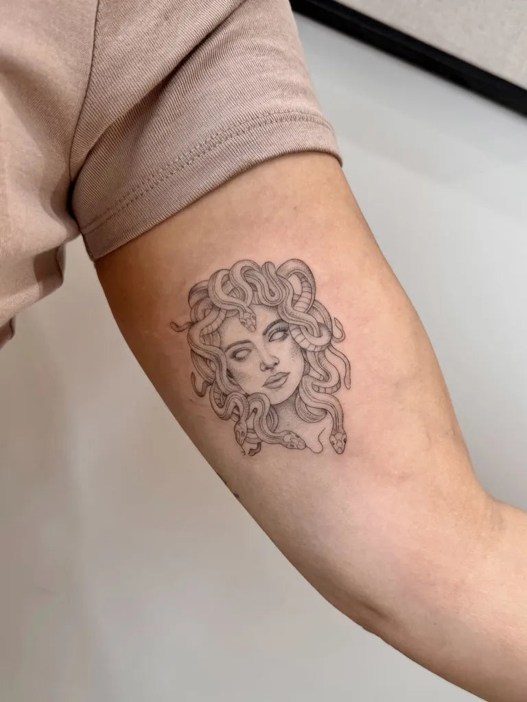 tatuagem de cobra delicada