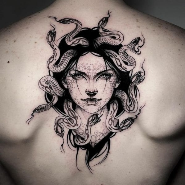 microrealismo medusa tattoo
