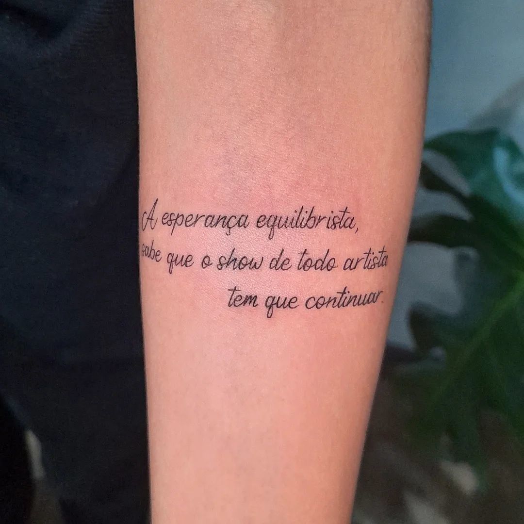 tatuagem de palavras inspiradoras para mulheres