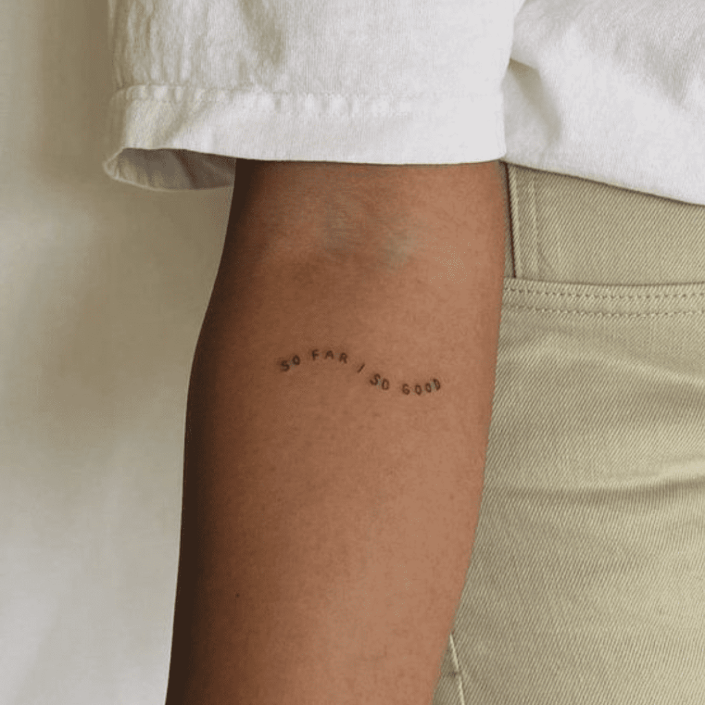 tatuagem com frases em latim para mulheres