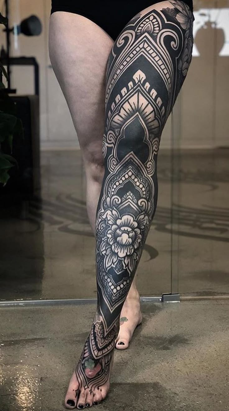tatuagem tribal perna