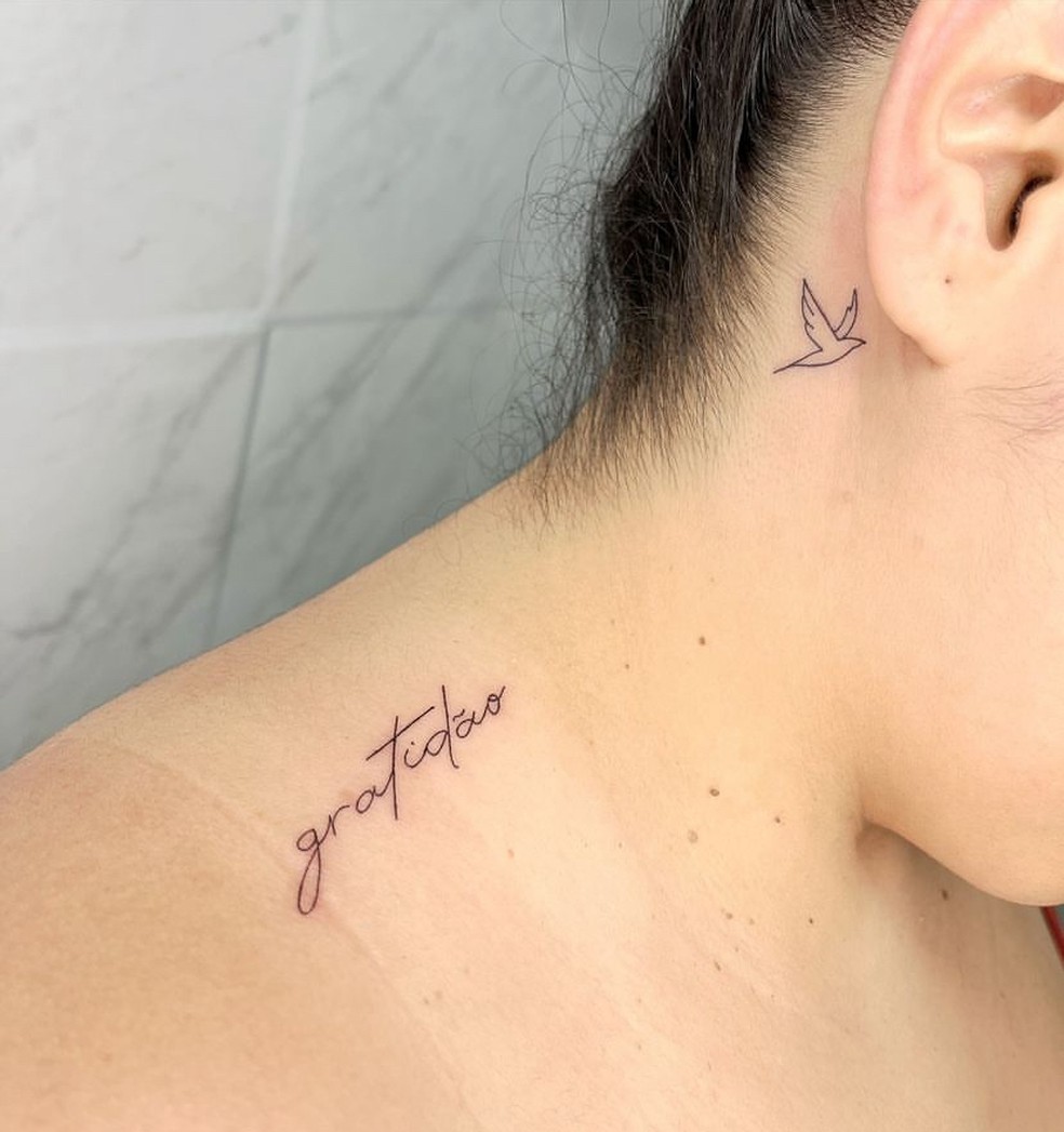 tatuagem blackwork pescoço