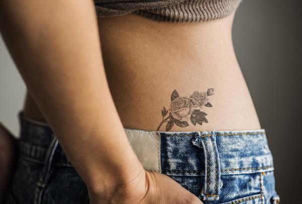 tatuagem aquarela quadril