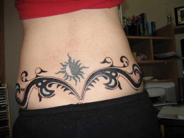 tatuagem pequena quadril