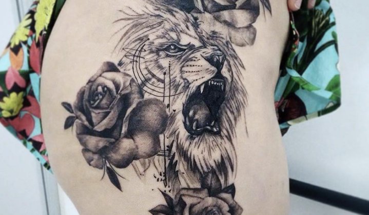 tatuagem leoa quadril