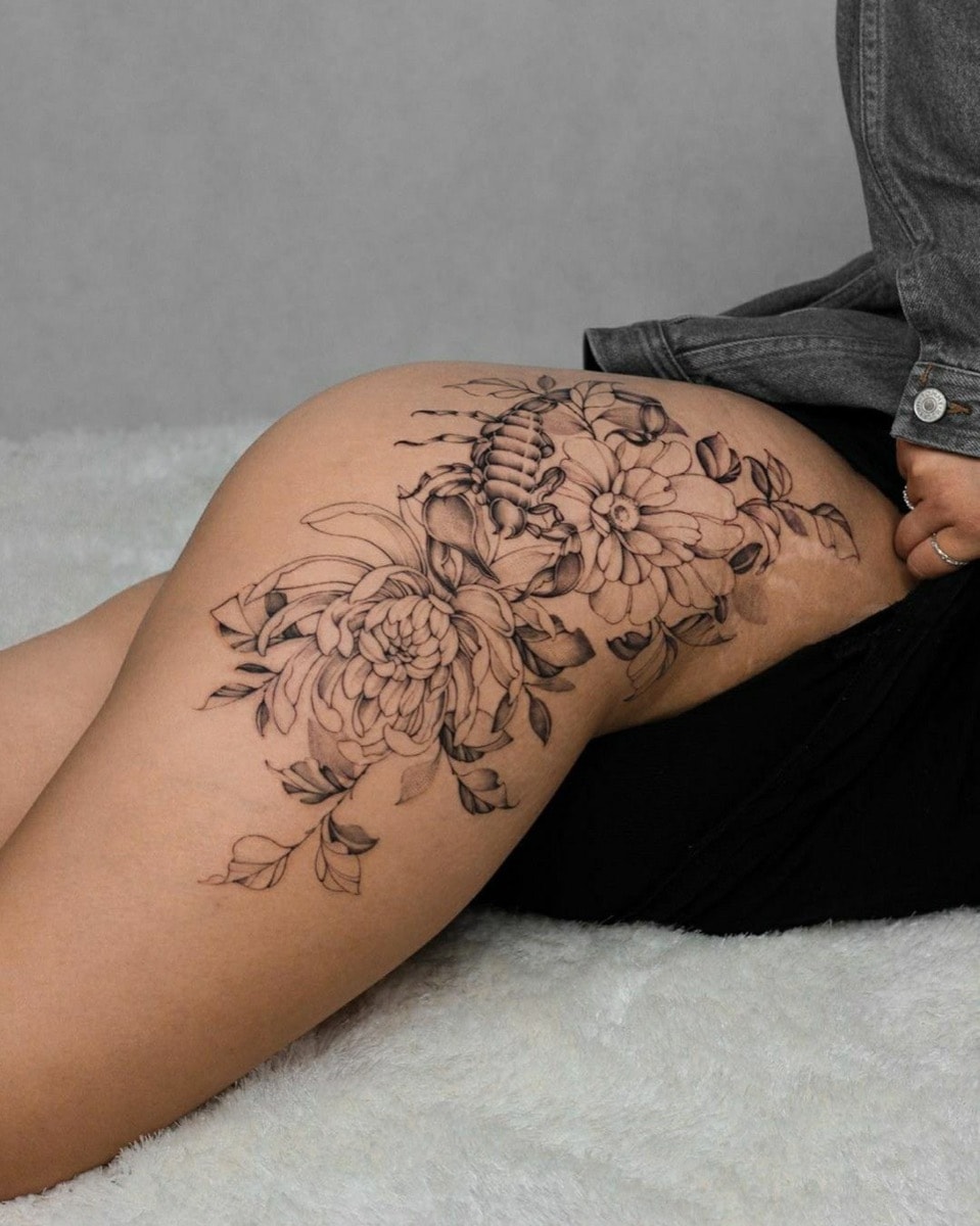 tatuagem frase quadril