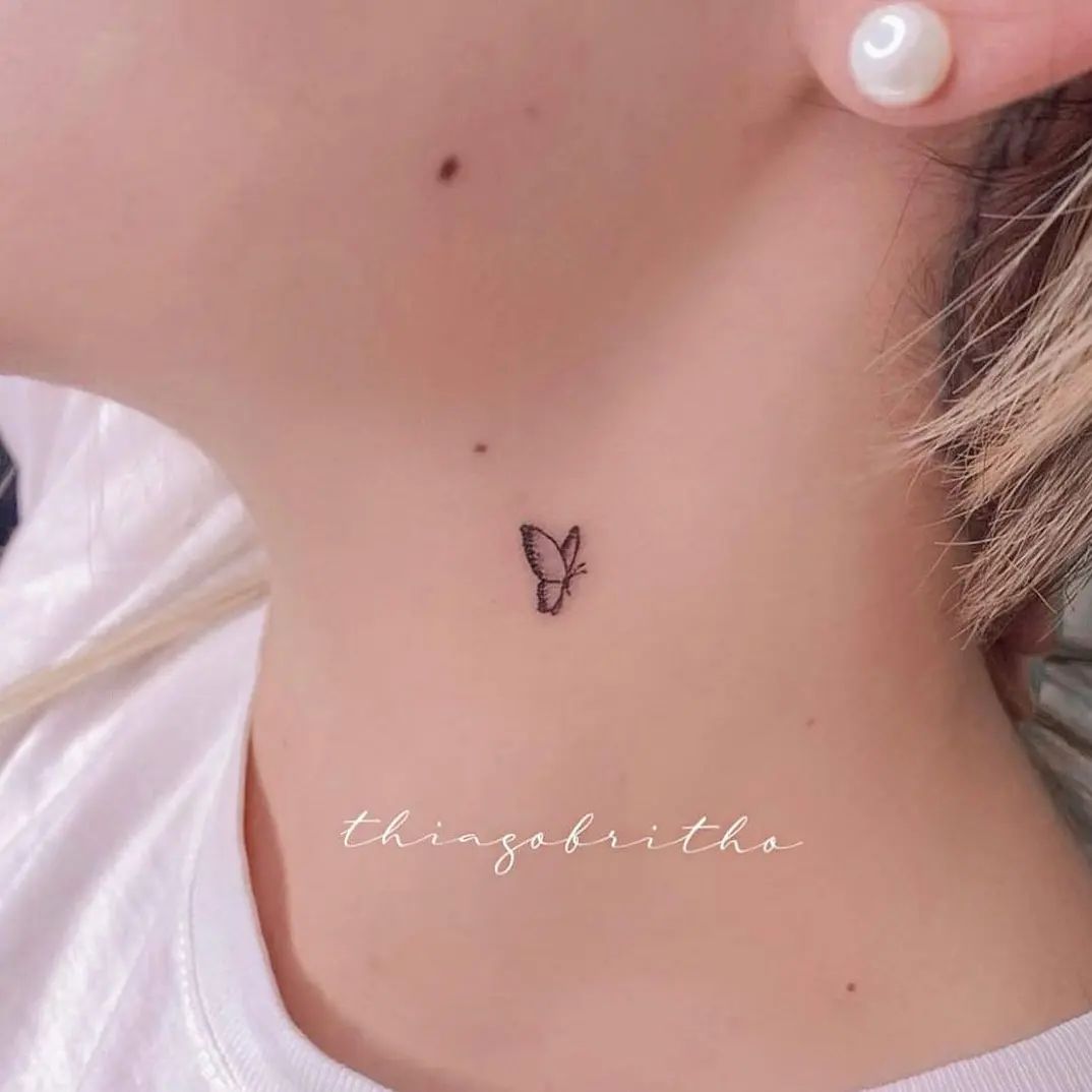 tatuagem floral minimalista