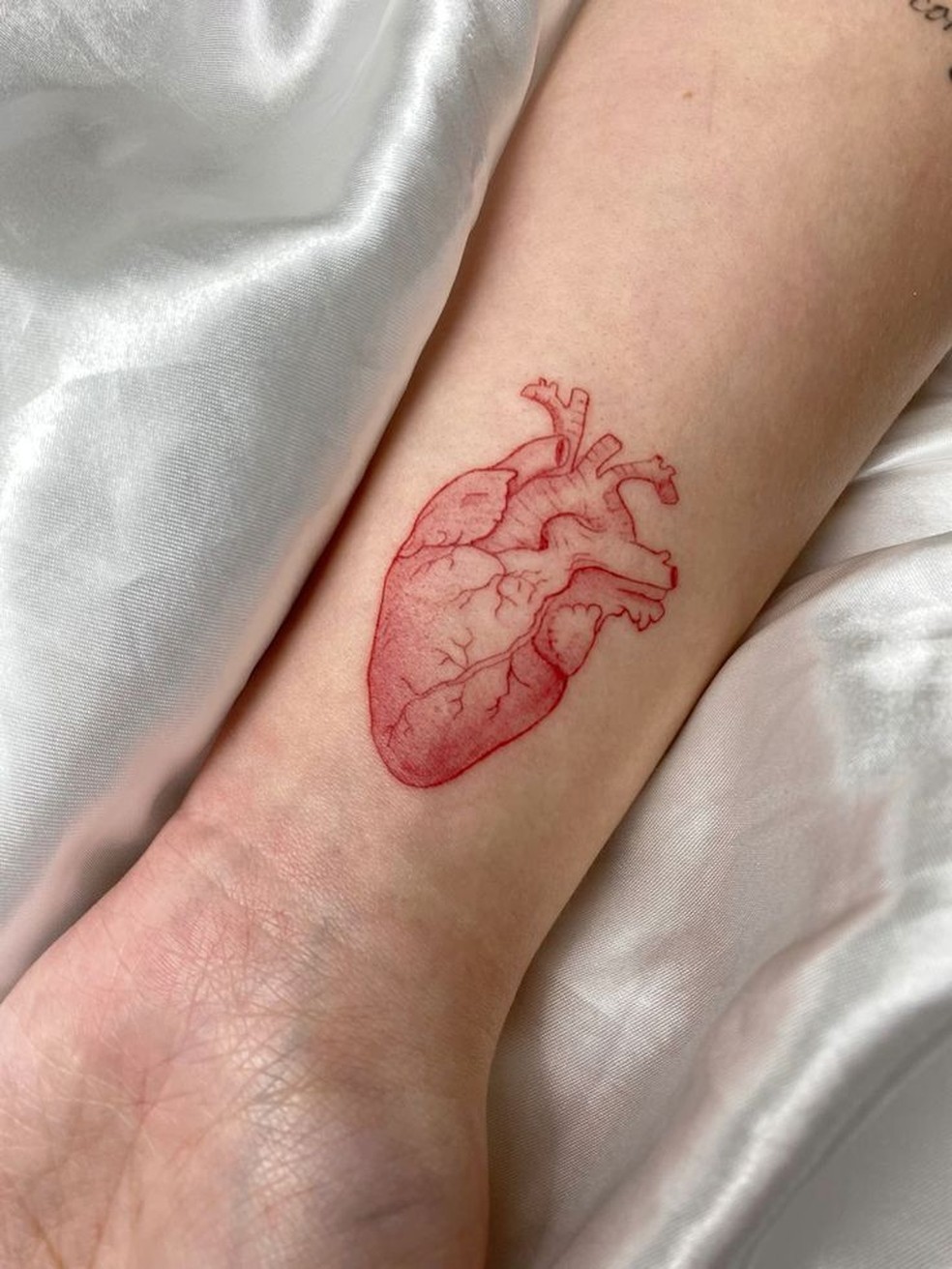 tatuagem vermelha protetor solar