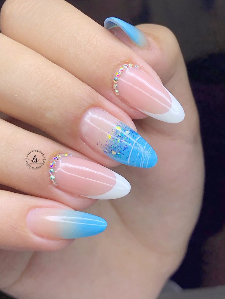 manicure azul claro