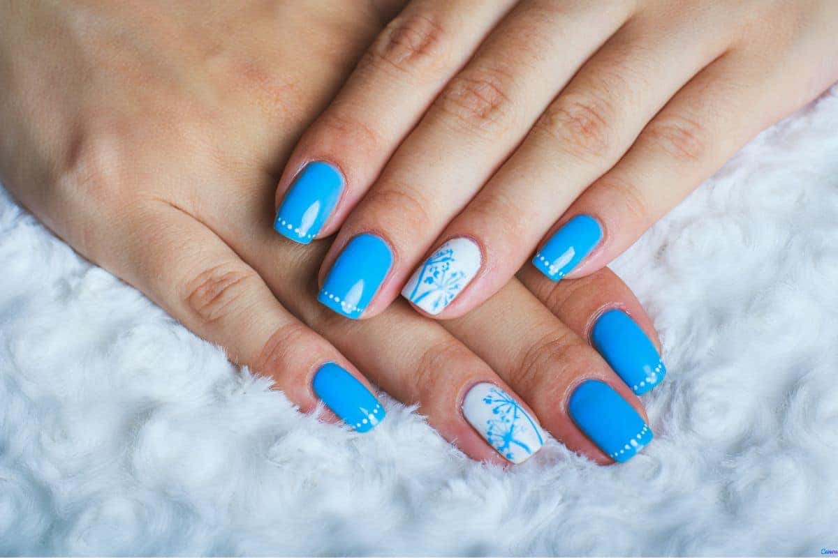 unhas azul bebê decoradas