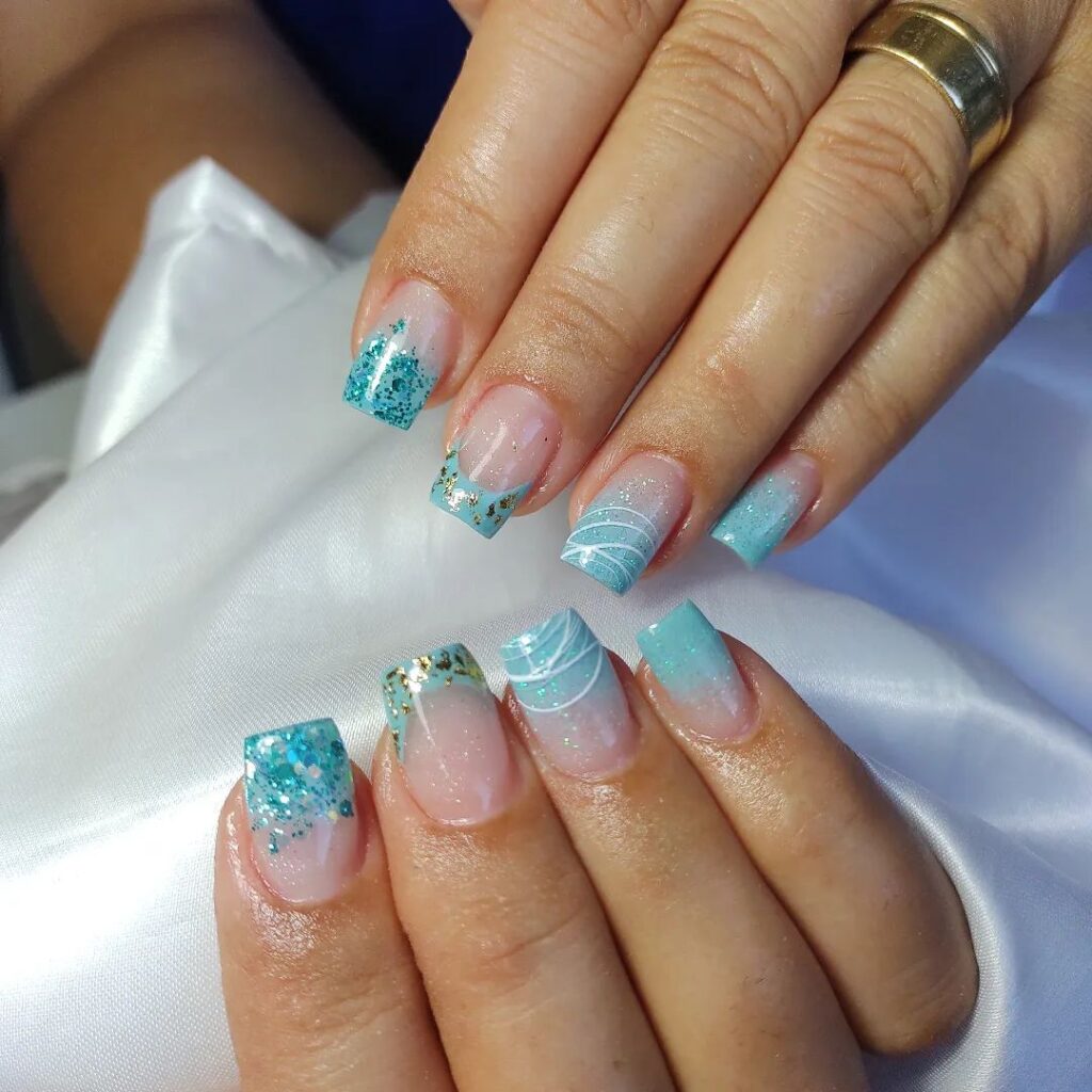 manicure azul claro