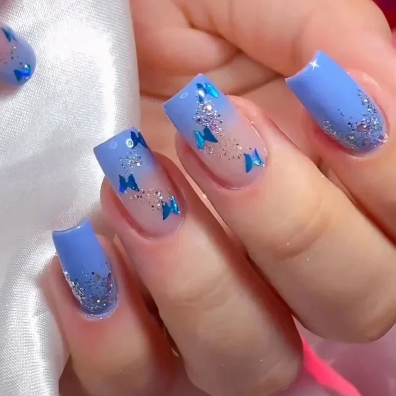 unhas decoradas modernas azul