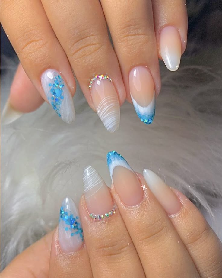 unhas decoradas modernas azul